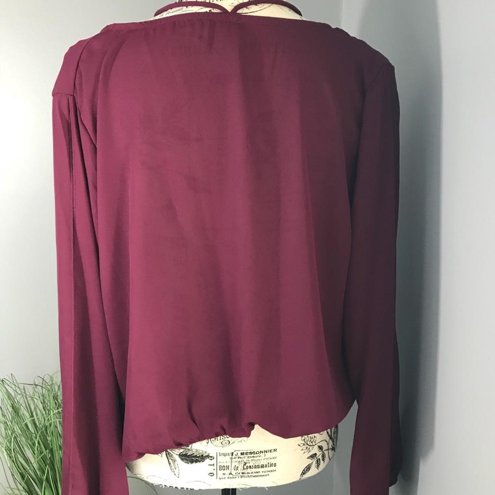 🎉HP🎉🆕🌸Laced up  Open Shoulder Burgundy Top - Picture 7 of 8